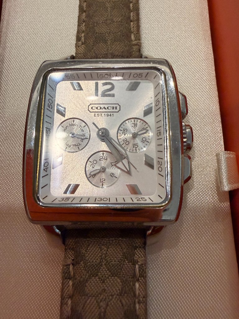 Coach Womens Classic Square Dial WatchLeather Strap WOriginal Box  Booklet